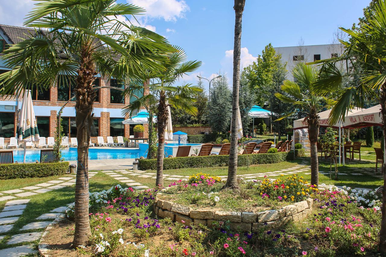 Hotel Vila Aeroport Rinas Exterior foto